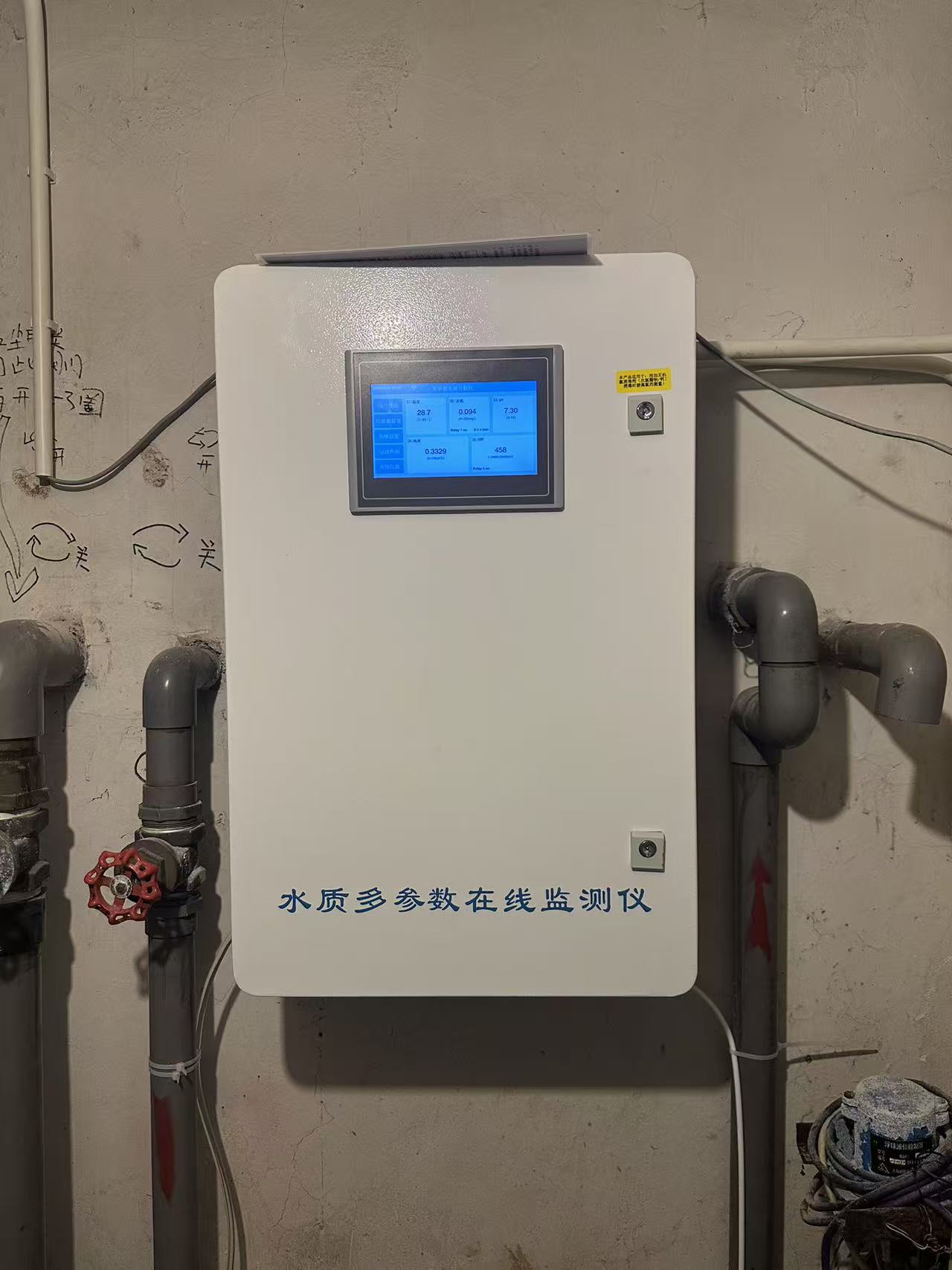 上海某酒店泳池多参数水质分析仪.jpg